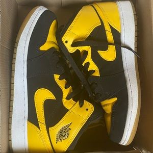 Jordan 1 Retro Mid New Love (2017)